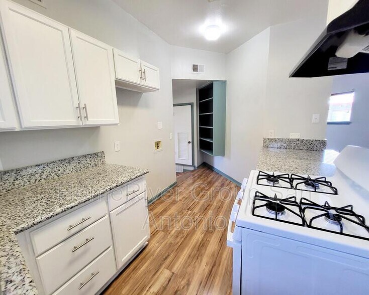 Building Photo - 103 E Skyview Dr