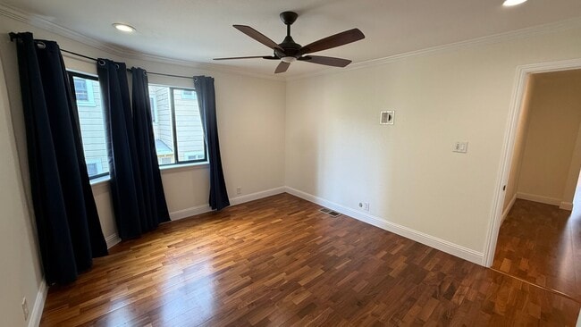 Building Photo - EPIC REA: Charming 2Bed/1Bath Condo w/ Parking