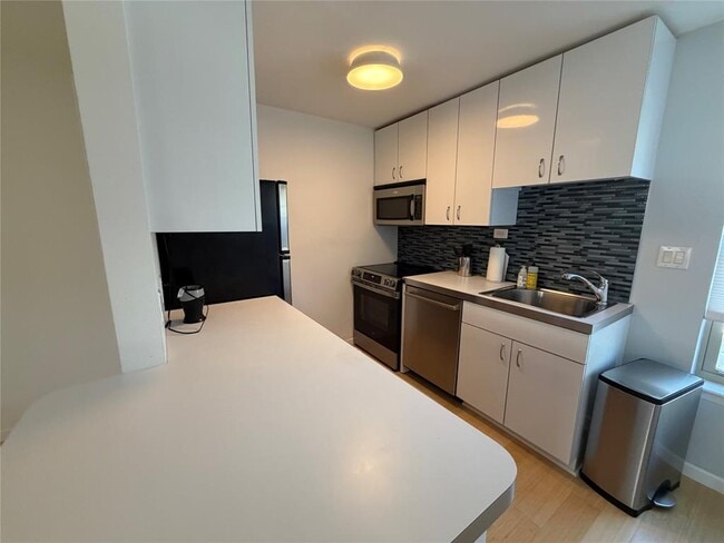 Building Photo - 300 Crockett St