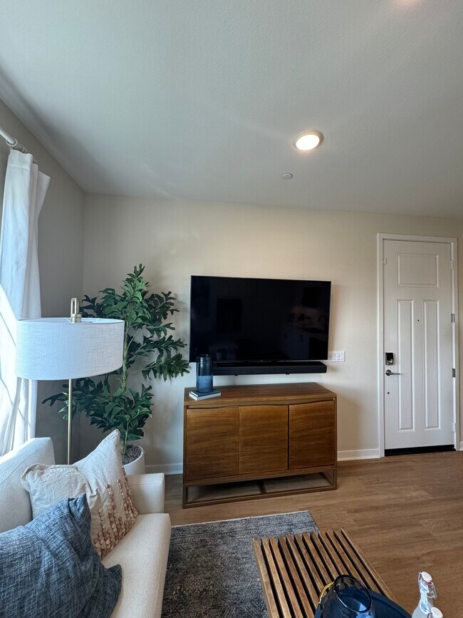 Building Photo - 1593 Broadstream Wy