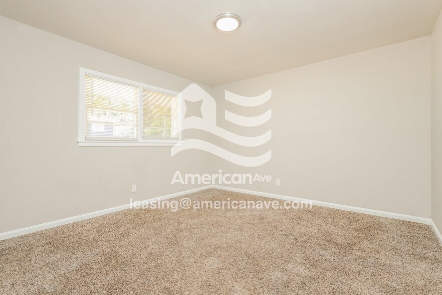 Building Photo - 3965 Mosley Dr