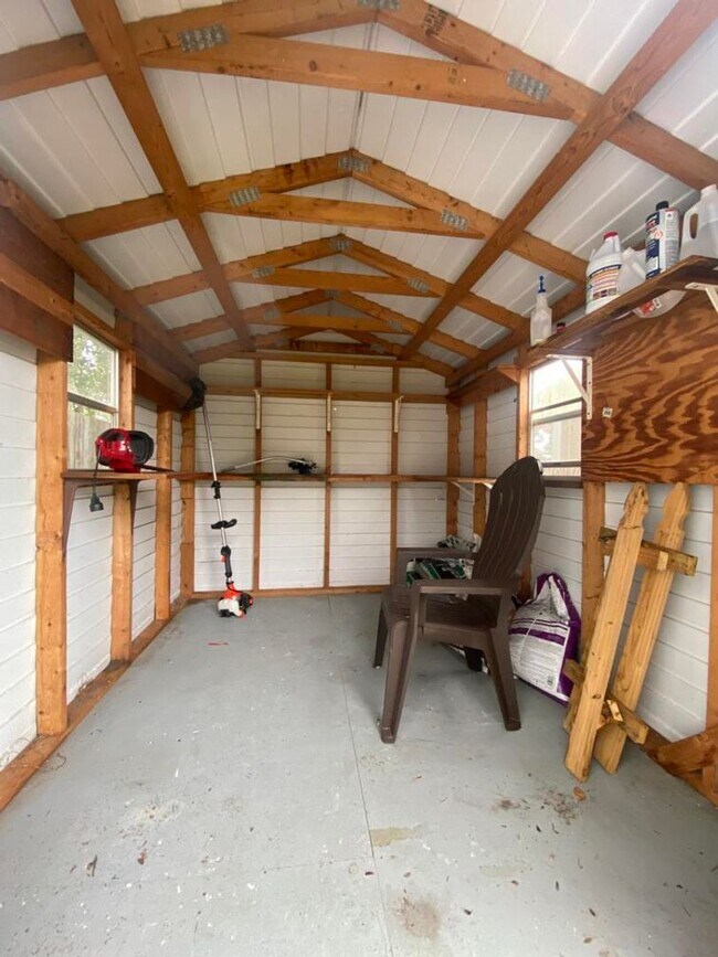 Building Photo - 2/1 plus bonus room in Holly Hill