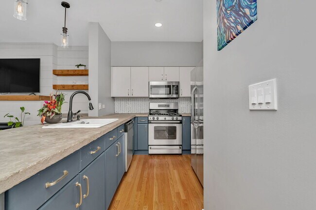 Building Photo - 2920 N River Walk Dr
