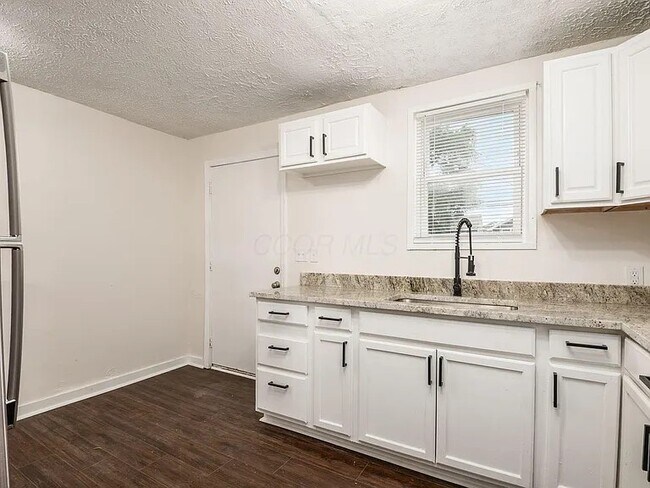 Building Photo - 1271-1273-1273 N 6th St