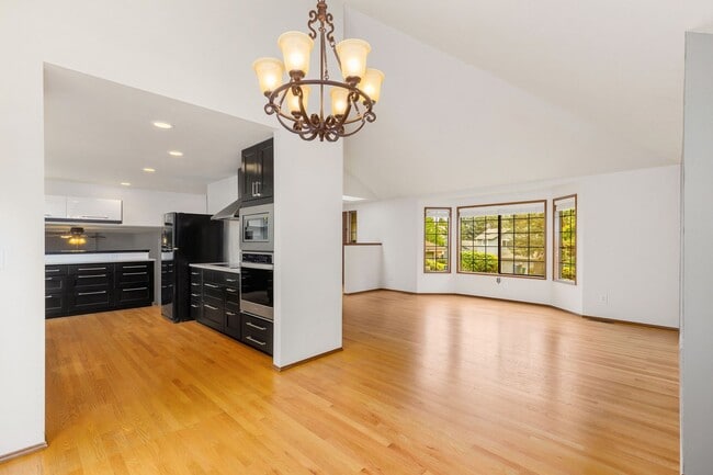 Building Photo - Spacious Education Hill Beauty