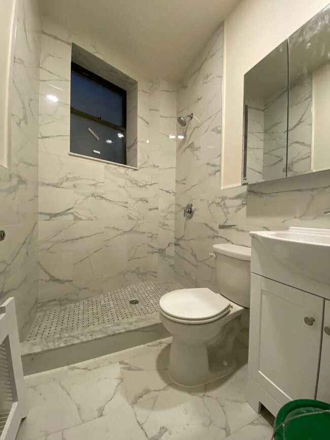 BATHROOM - 134 W 80th St