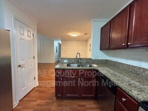 Building Photo - 3900 Riverlook Pkwy SE