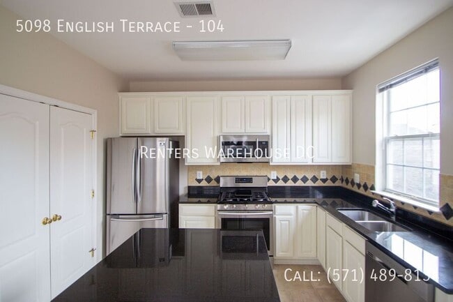 Building Photo - 5098 English Terrace