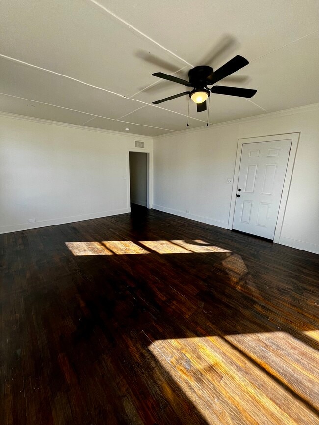 Building Photo - Flats on 5th