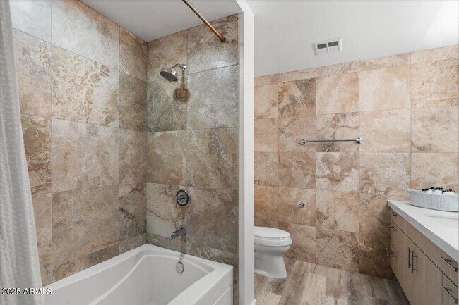 Building Photo - 7117 E Rancho Vista Dr