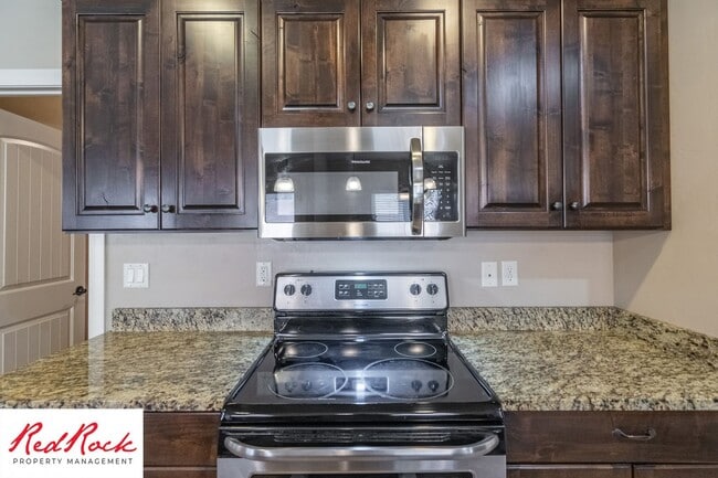 Building Photo - Modern 4 Bedroom Townhome Near Pools, Parks & Pickleball!