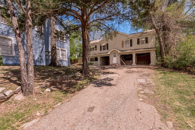 Building Photo - 811 B Sam Houston Ave