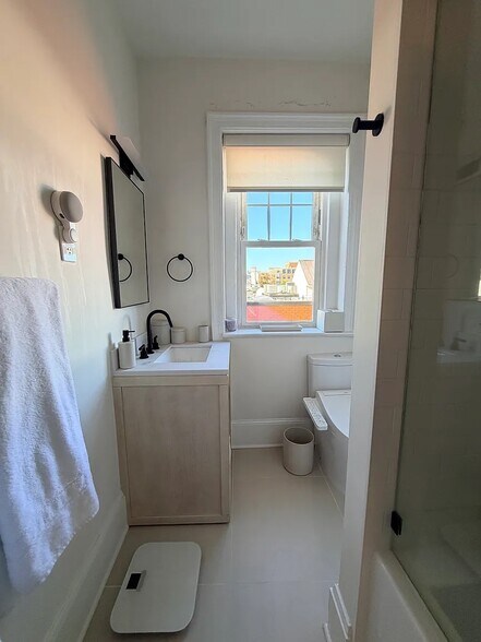 Building Photo - 1332 15th St NW