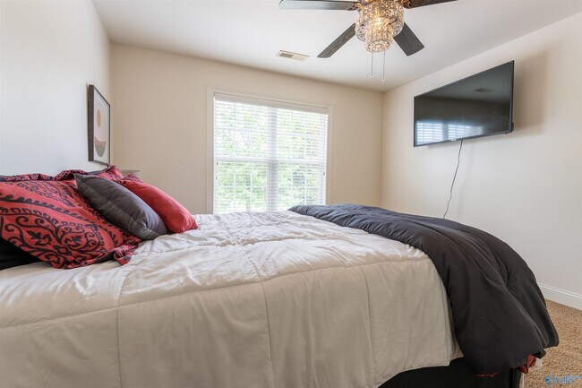 Building Photo - 3187 Mallard Point Dr SE