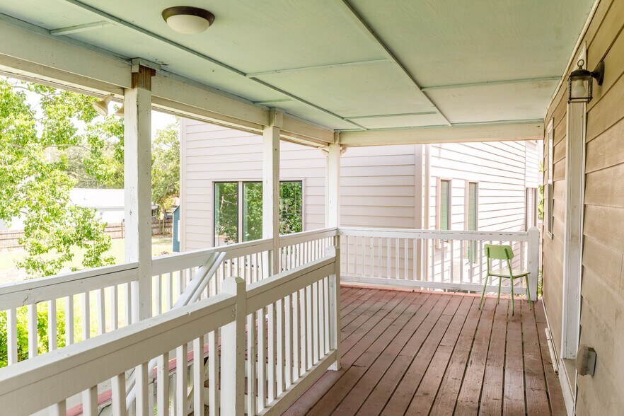 Building Photo - 116 America St