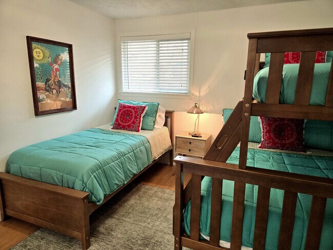 Building Photo - 2207 Parker Ave