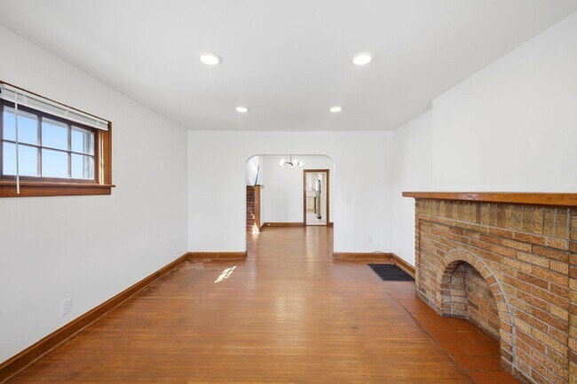 Building Photo - 415-417 S Huron Ave