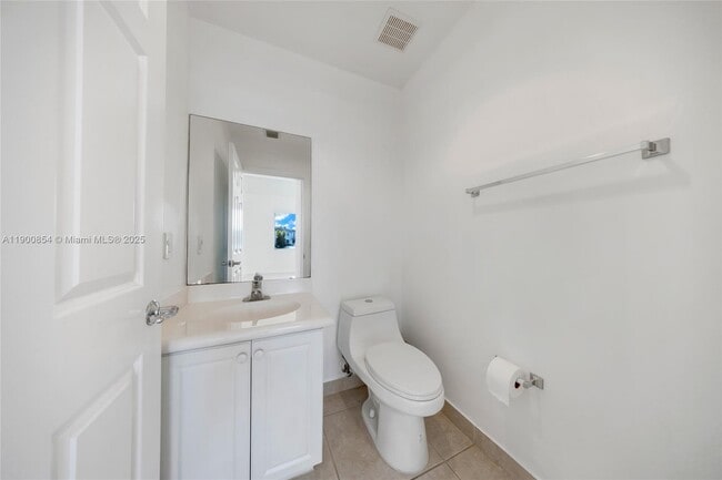 Building Photo - 21025 NE 31st Ave