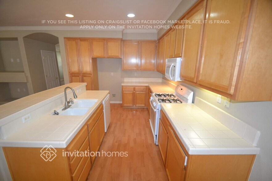 Building Photo - 15 Bascom Ct