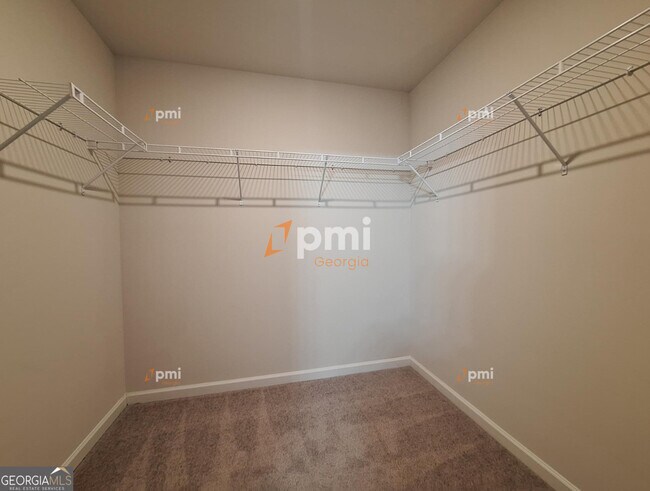 Building Photo - 127 Maple Dr