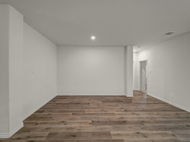 Building Photo - 9733 Tinsley St