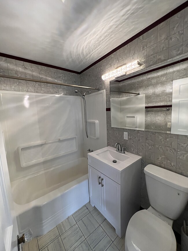 Building Photo - 123 Gould Ave