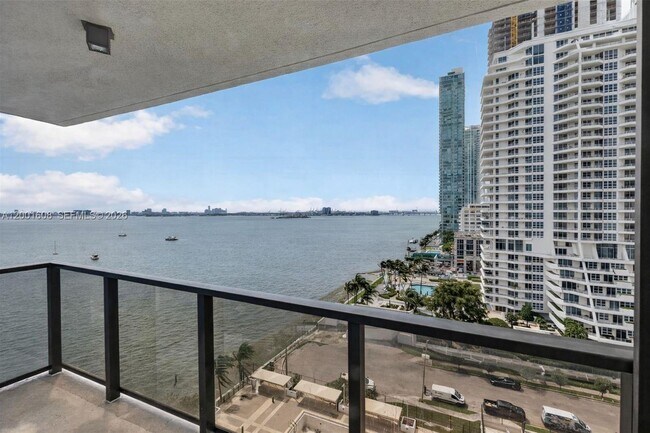 Building Photo - 600 NE 36th St