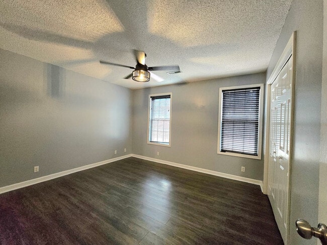 Building Photo - 160 Pinnacle Ct