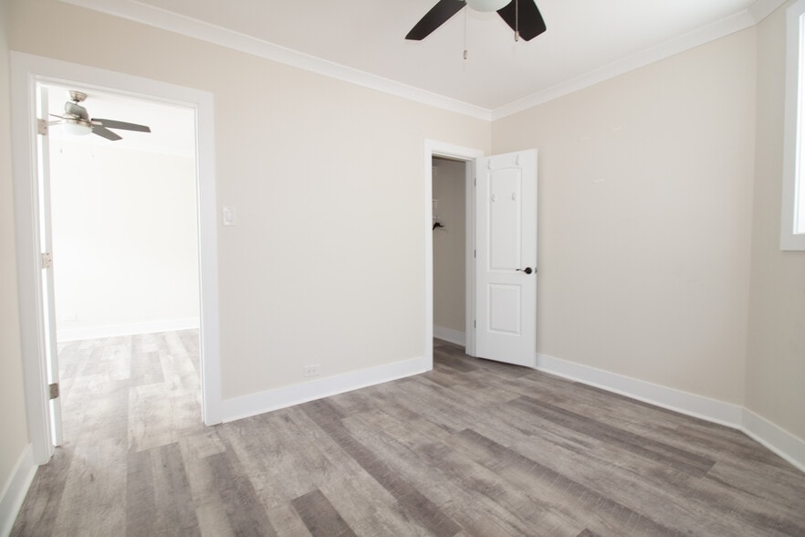 Building Photo - 3838 N Greenview Ave