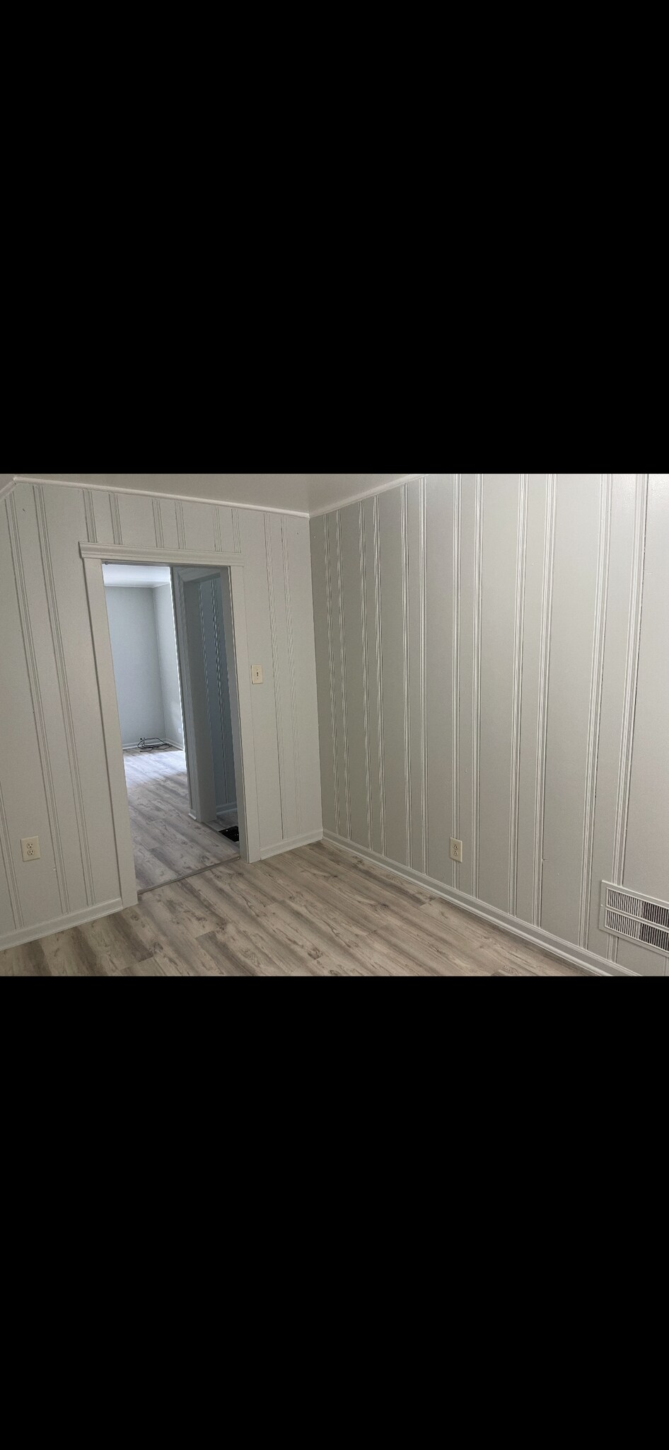 Building Photo - 3345 N Oleander Ave