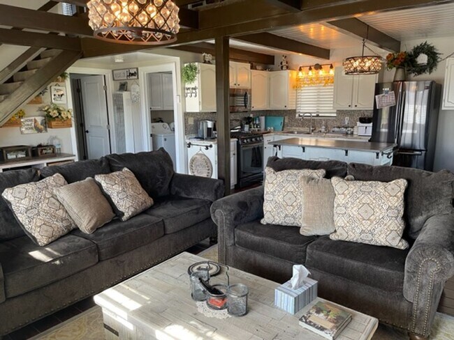 Building Photo - 2 BEDROOM 2 BATH+ LOFT - HORSE PROPERTY - FURNISHED