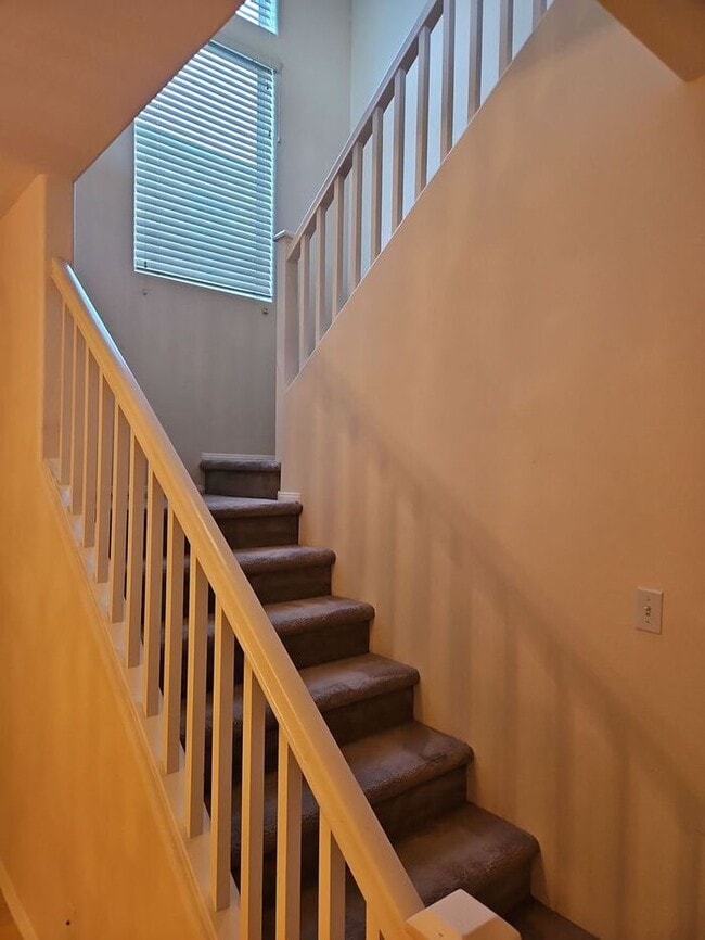 Building Photo - Beautiful 2 bedroom 2.5 bath !