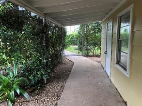 Building Photo - 208 Ave A