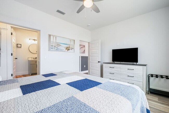 Building Photo - 238 Oleander Dr