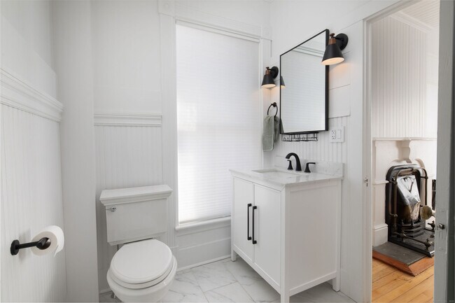 Building Photo - 362 Lime Rock Rd