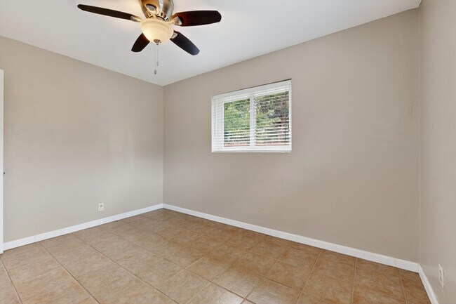 Building Photo - 2020 Hendola Dr NE