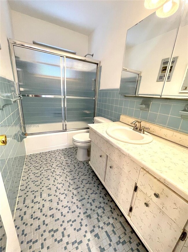 Building Photo - 441 Collins Ave