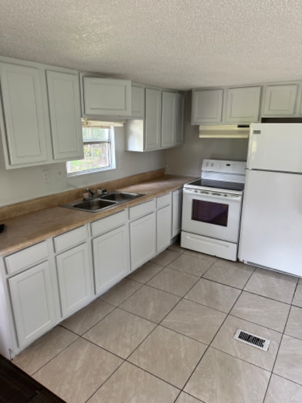 Building Photo - 1929 Arthur Lawrence Dr