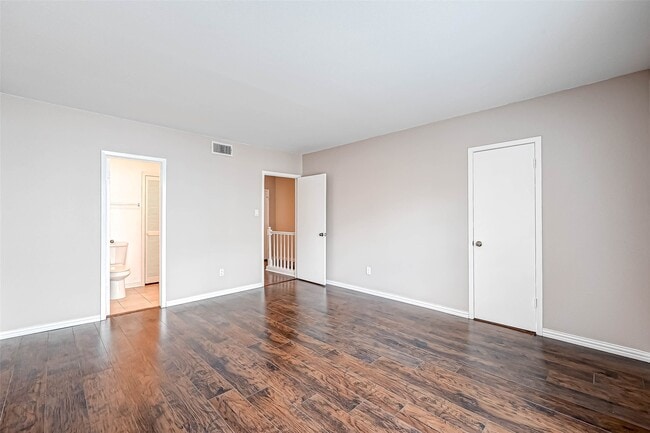 Building Photo - 2232 S Piney Point Rd