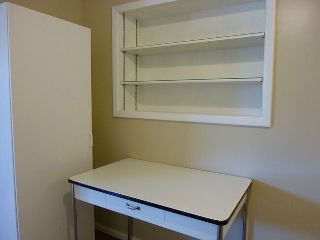 Building Photo - 1211 W Dalke Ave