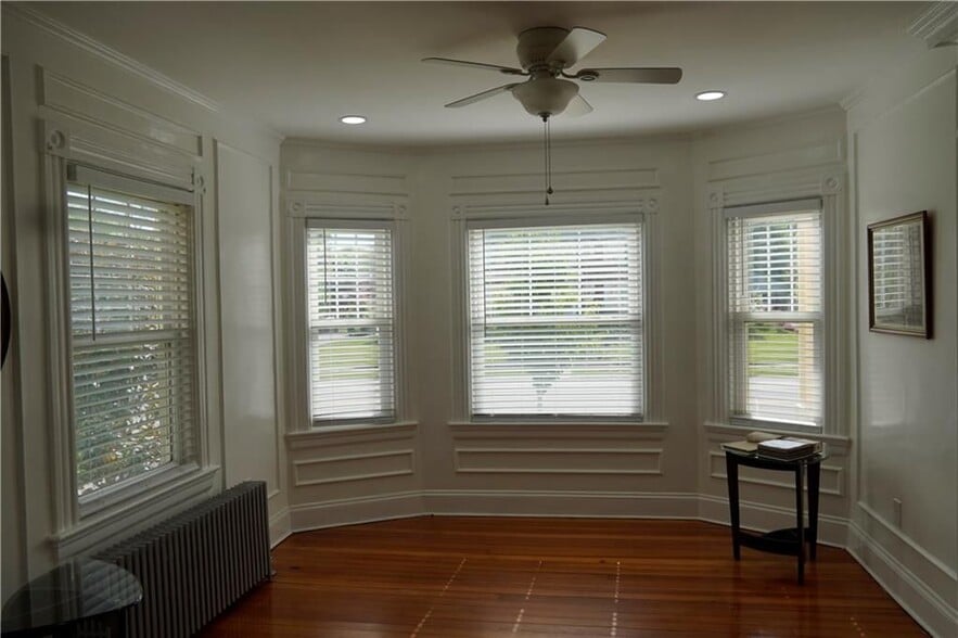Building Photo - 1358 Narragansett Blvd