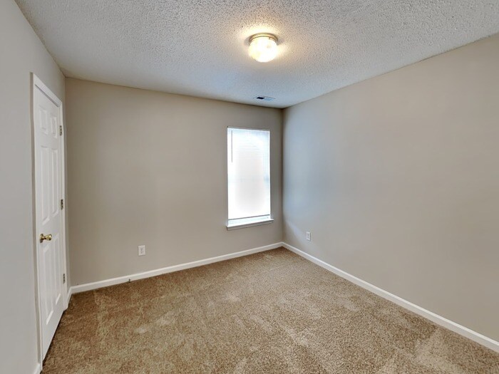 Building Photo - 3428 Ann Franklin Ct