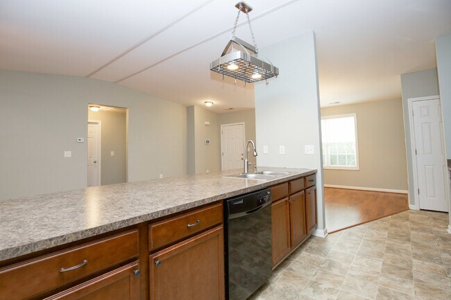 Building Photo - "Charming 3 Bed, 2 Bath Home in Spring Lak...
