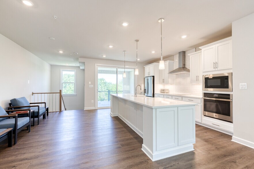 Building Photo - 200 Hickory Hollow Ct