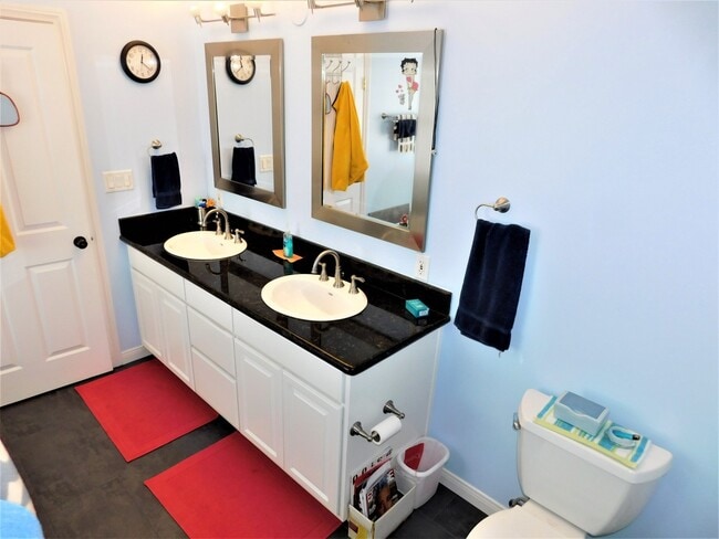 Building Photo - 1441 N Naomi St