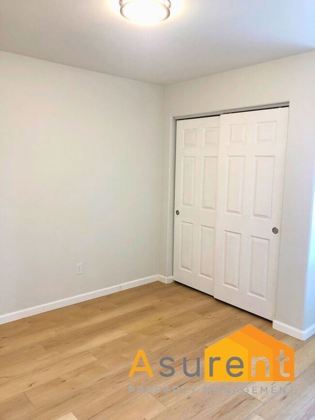 Building Photo - Wont Last Long---- 3 bed 2 Bath fenced back yard