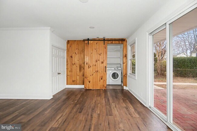 Building Photo - 312 E Gordon St