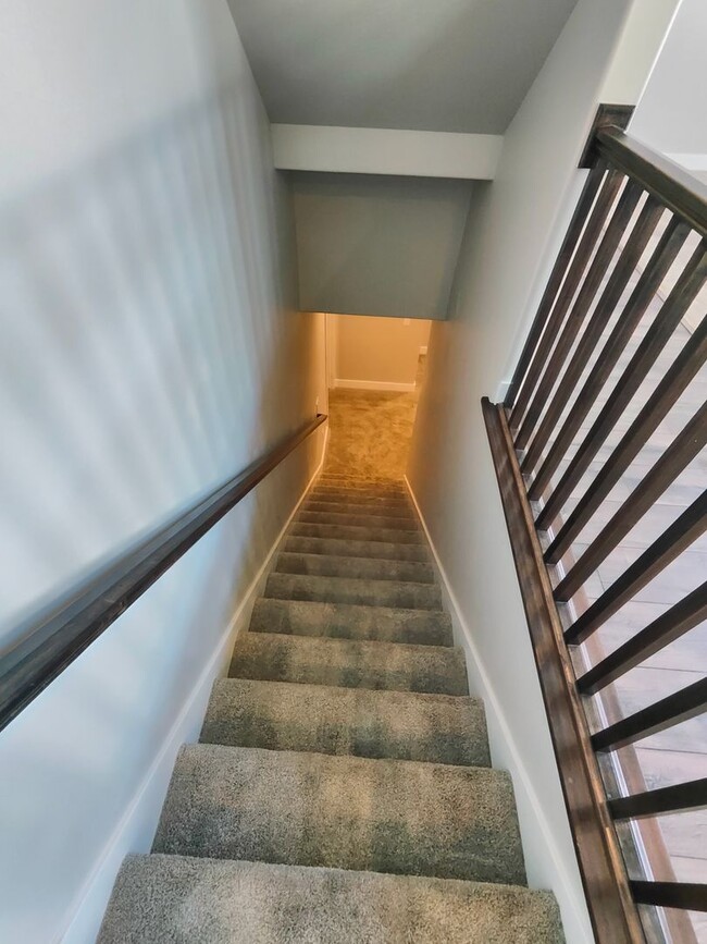 Building Photo - Spacious 6 Bed, 3.5 Bath Home in Clinton, UT