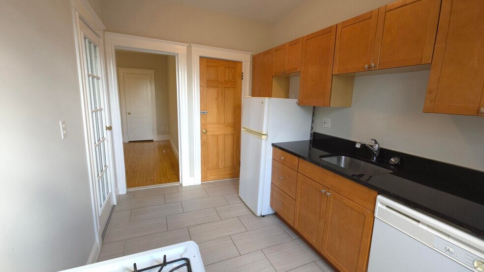 Building Photo - 33 Highgate St