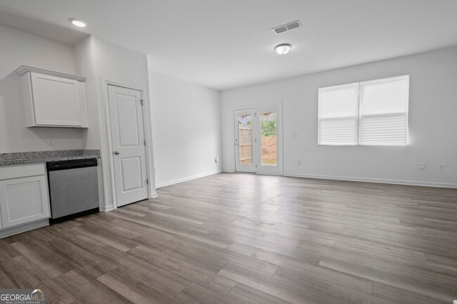 Building Photo - 1677 Vernon Blvd